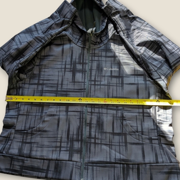 Columbia Hooded Jacket in Gray Plaid - Picture 5 of 8